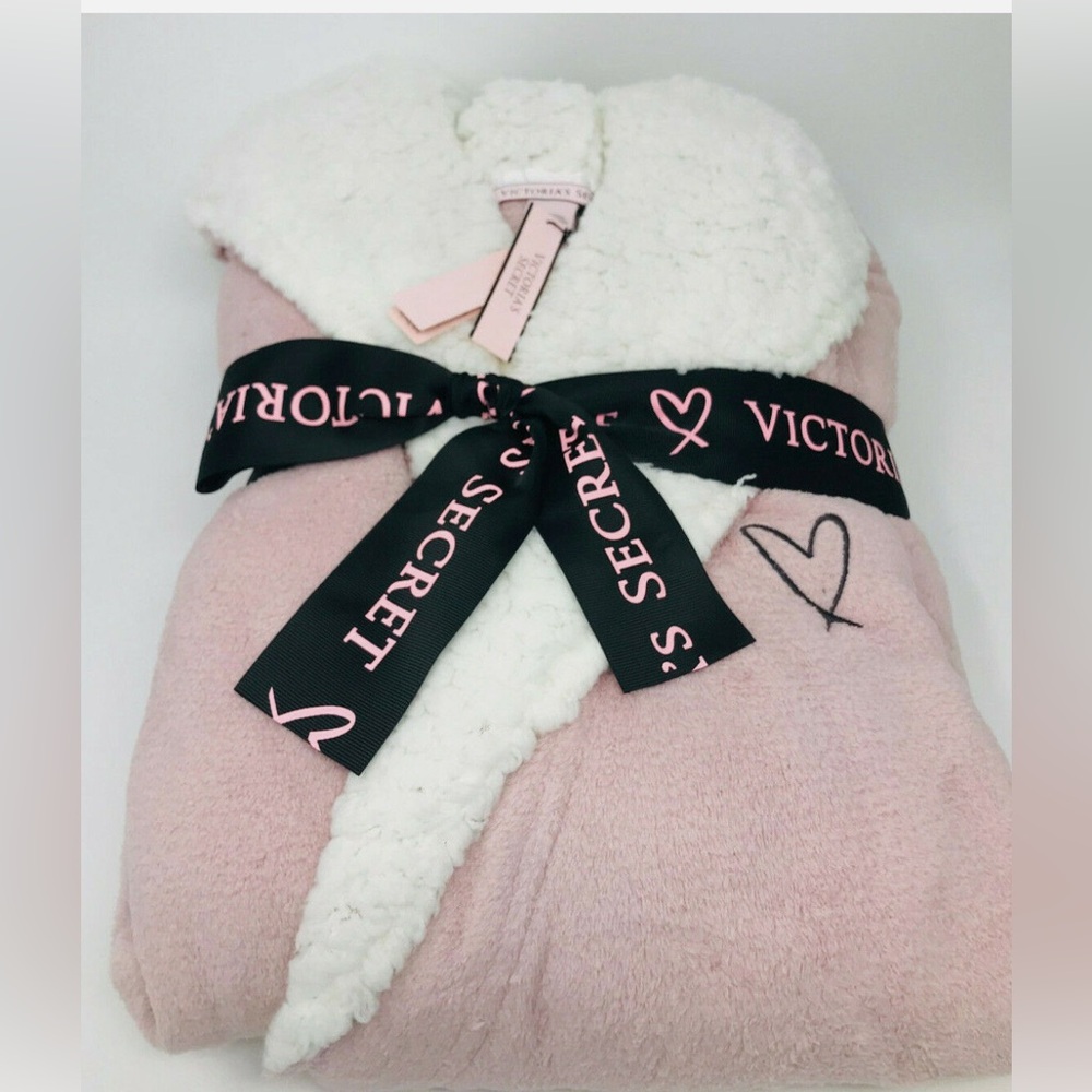 Victoria secret fleece hooded robe - pink and cream size M/L NWT and in package